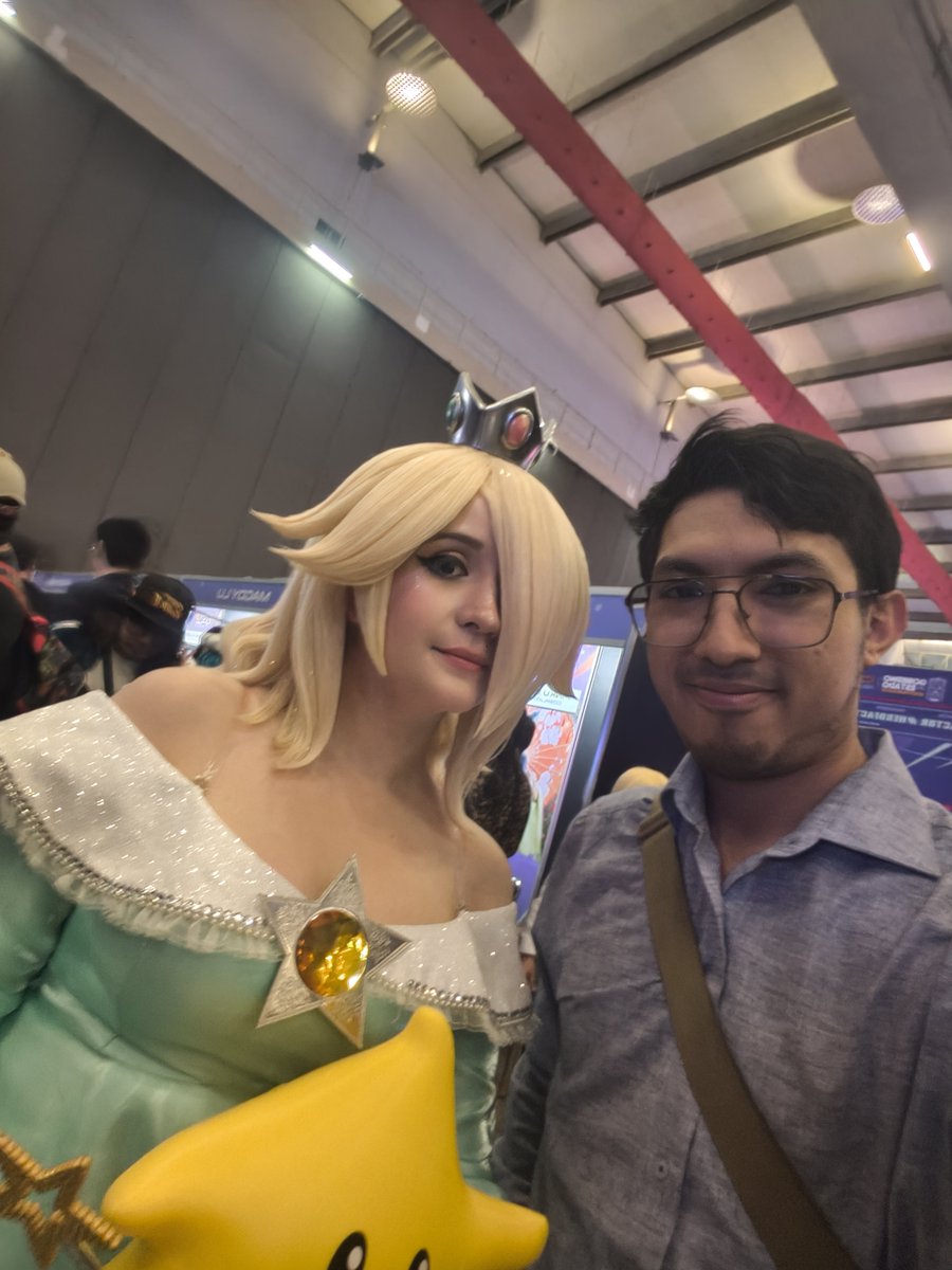 Deivid_001's tweet photo. Todo un gusto conocerte y ver tu espectacular trabajo @sanchanclau!! Espero volver a verte en Puebla una vez más 😄 https://t.co/l2tanpj2zN