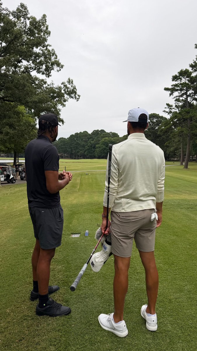 jinthirty's tweet photo. Steph Curry with Moses Moody at his Motivate One Foundation Golf Tournament in Little Rock 🏌️‍♂️

(via @/3r_photo.dept) https://t.co/63xd188MDR