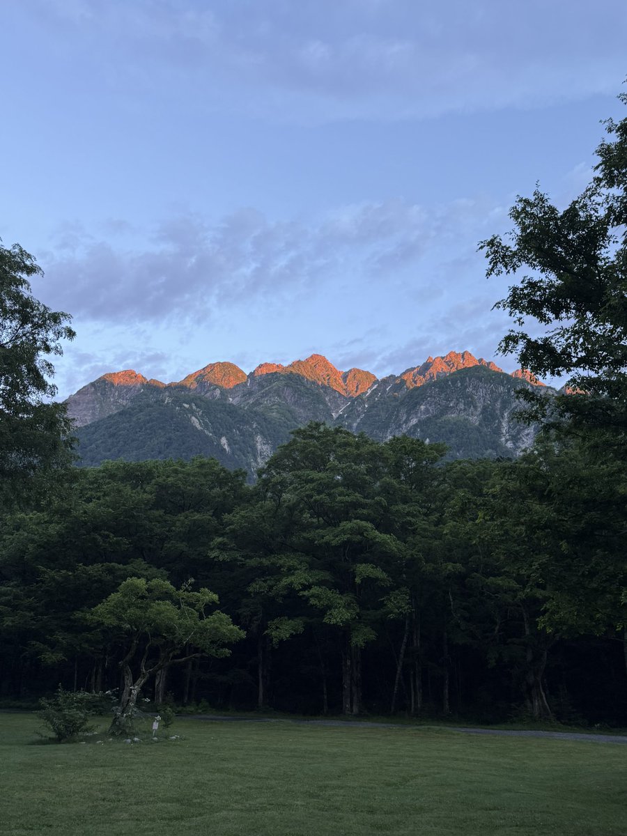 cckey_kyo's tweet photo. 体力的な安全策で後泊した徳澤が晴れたので、ダメ元で早起きしたらモルゲンロートが見れた！よかったよかった！
気象神社にお礼参りに行かなきゃ https://t.co/QDcHqFijbW