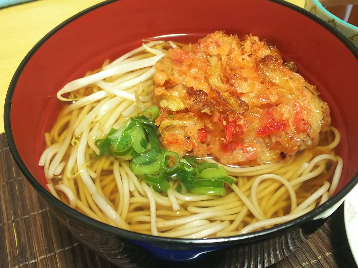 chamuelu's tweet photo. 夜勤明けでなんやかんやしてたら
あっという間に時間は過ぎてこんな時間💧
朝ご飯はお蕎麦とかぼちゃコロッケと✨

一週間お疲れ様でした！
いただきまーす🙏

#朝ご飯
#お蕎麦
#かき揚げ美味い https://t.co/qgXw9jFB3E