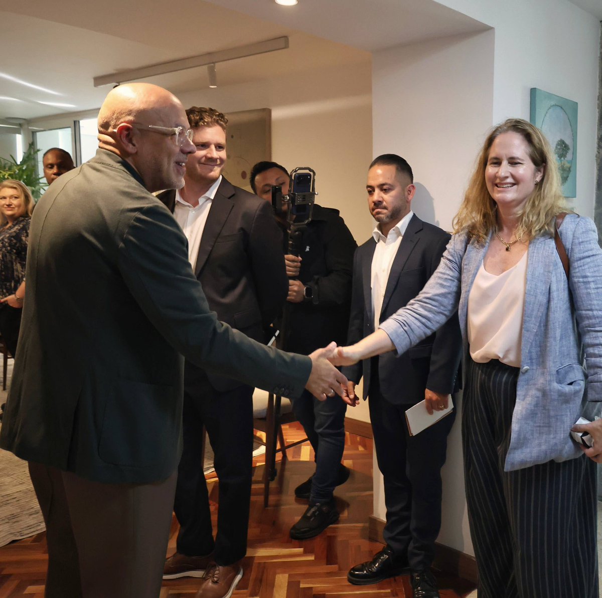 jorgerpsuv's tweet photo. Sostuvimos una fructífera reunión con una delegación del Congreso de EE.UU encabezada por Brian Mast. Conversamos sobre la agenda legislativa, la inversión internacional y agradecimos su apoyo tras la tragedia del 24 de junio. https://t.co/O4ryLJvUMw