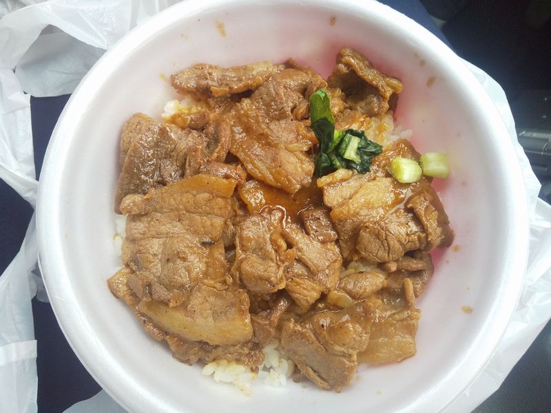 MingoDesuto's tweet photo. 北海道に来ました。
セイコーマートが近くに欲しい。
ガラナと豚丼 https://t.co/d8rJoxTFdV