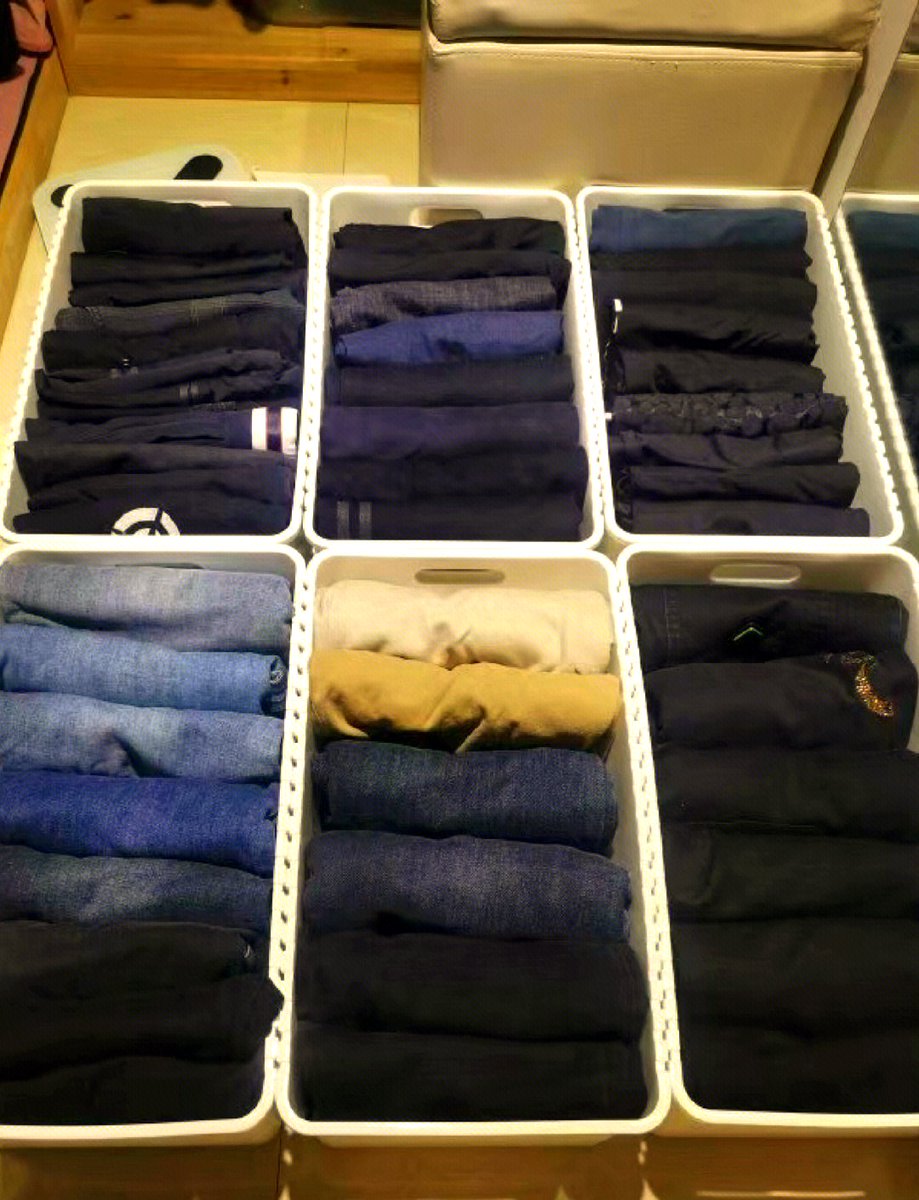 QbTgsZ95LWtGxXx's tweet photo. Cleaning out the closet and found these barely used gems! Thrifted items deserve a second life, and so does your clutter  #OldButGold #DeclutterWithPurpose https://t.co/yPFGzqtUWF