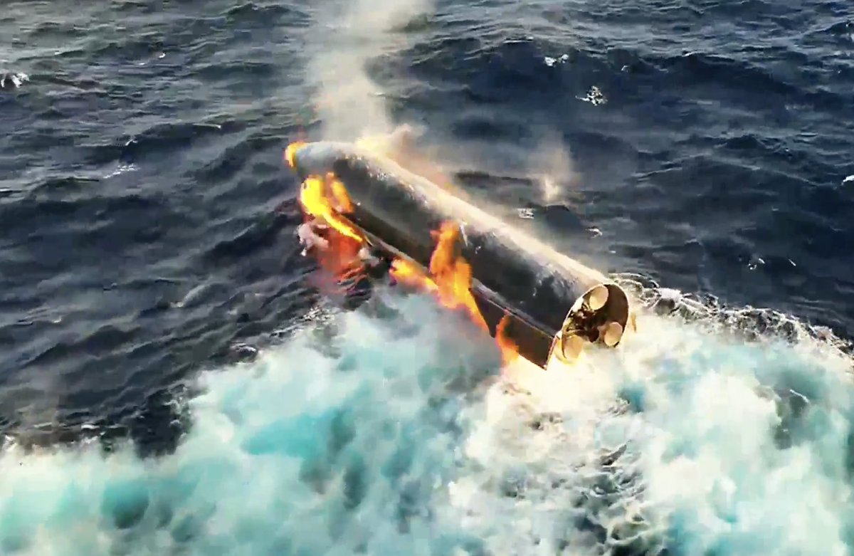 SawyerMerritt's tweet photo. Unreal! Starship didn't blow up on upon landing in the ocean! It's still floating in the ocean and Starlink is still giving us live views haha https://t.co/NjSuRa5stJ