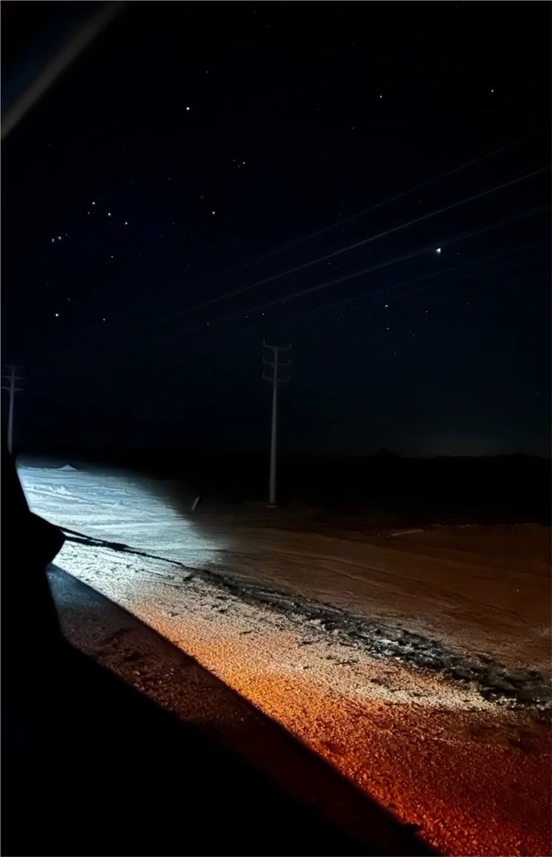 Ajx385m's tweet photo. الأولين يقولون إن العاقل خصيم نفسه يحاسب نفسه قبل يحاسبونه العرب وأكدها لنا عبدالله بن زويبن في:

أرسم لنفسك حدود ولاتعدّاها
من حط نفسه بدرب الضيق يحرجها.

وفكر بمنكافها قدام مغزاها
واضرب حساباتها وتشوف نتايجها.
#عزيز_الحربي https://t.co/RsjjUxxeCO