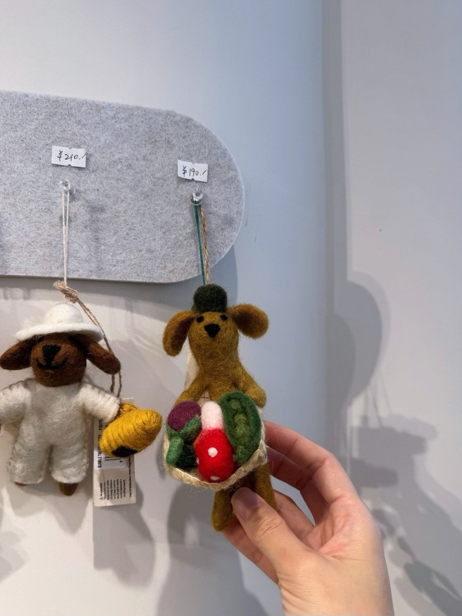 annandandy2117's tweet photo. Just finished this cute mini felt keychain—so satisfying to make with basic supplies!  What’s your go-to small craft project #HandmadeHappiness #CraftDiaries, https://t.co/lemThH3CEw
