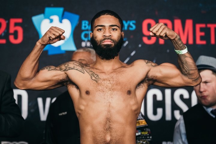 EverythingBoxi2's tweet photo. 🚨 FULTON MISSES WEIGHT BY 6 POUNDS

👀 Stephen Fulton, who asked for his fight with Liam Wilson to be moved from 130 to 133 pounds, has now missed the 133-pound limit by 6 pounds, weighing in at 139 pounds. 

❌ Fulton-Wilson could now be cancelled. https://t.co/Qy4bTHMCzZ