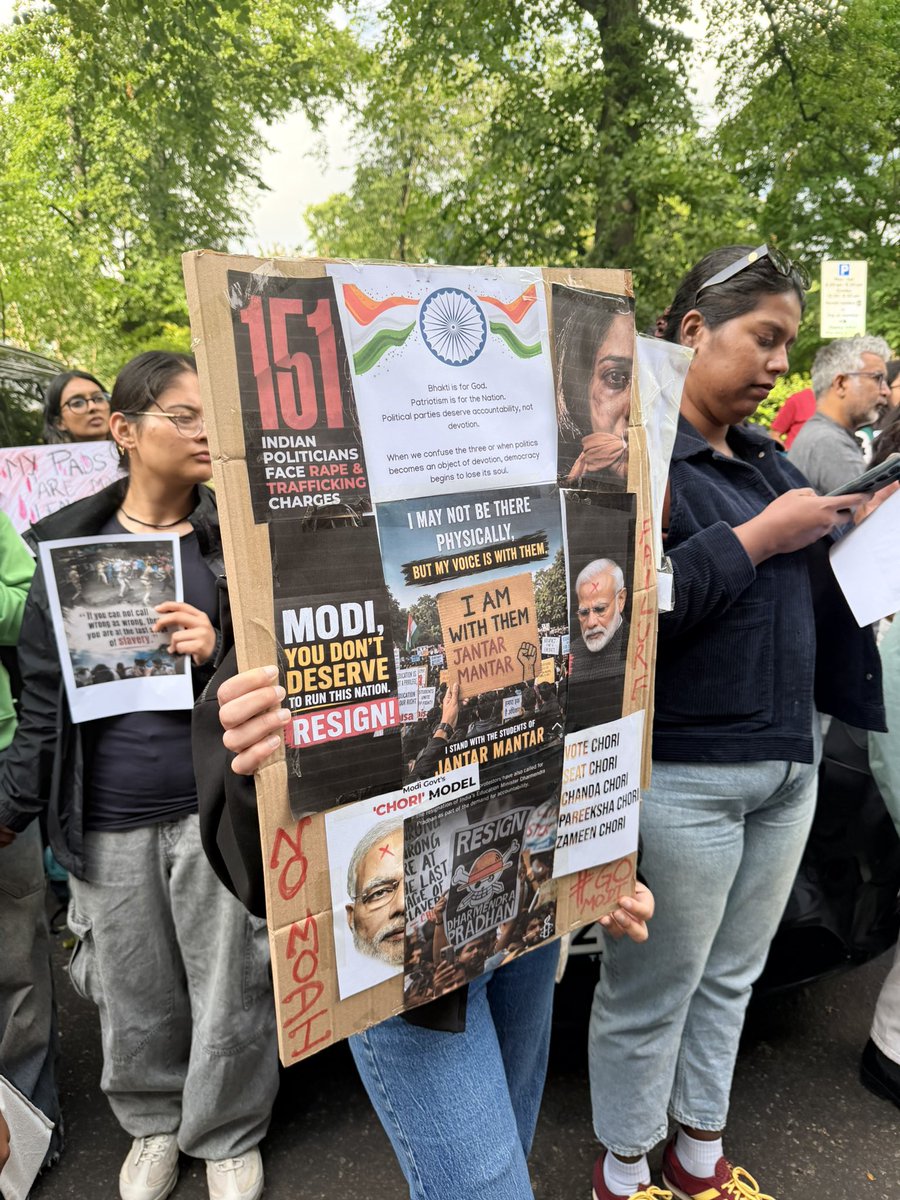 warang001's tweet photo. Today, a protest took place outside the Indian consulate general in Edinburgh, UK in solidarity with the Indian student movement. Thank SFI UK for organising the protest. Long live revolution @CJP_for_India 

#india #cjp #DharmendraPradhan #modi resign https://t.co/jAMM8icRWT
