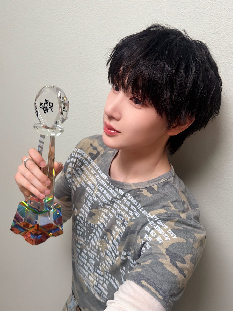 ouew1_'s tweet photo. 260725 코스모룸 

#곽기웅 #kwakgiwoong
#아이덴티티 #idntt https://t.co/aIRPTv8Tpa