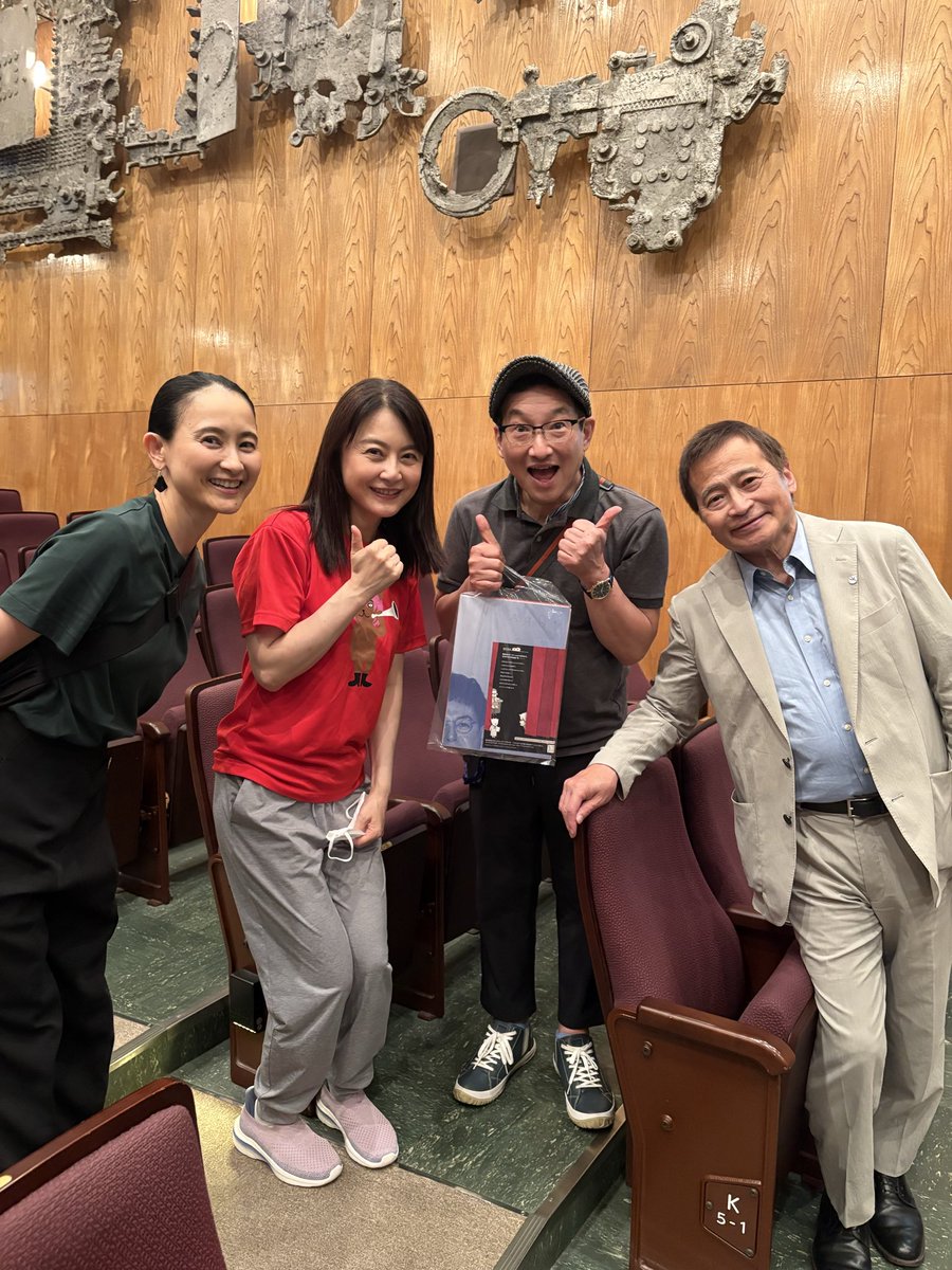 ichikaofficial's tweet photo. ラッパ屋さんの　#特別な情熱　観劇
自分の高校時代をしっかりと思い出してしまうのは、私もやはり人生後半なのだなぁ

#ラッパ屋　の皆さん客演の皆さん
面白くて、キラキラと美しかった
青春×実験の力

岩橋さんと写真を
ご縁あり、昇太さん、ラサールさんと
ご一緒に撮らせていただきました https://t.co/qLXIDi5TDz