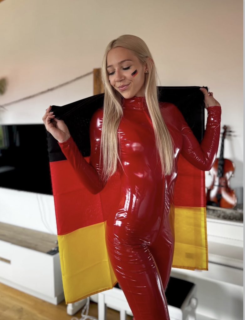 valeriesternx0's tweet photo. “Eine wahre Herrin befiehlt mit Zuversicht, nicht mit Lärm.” https://t.co/BhnYmGJgpI