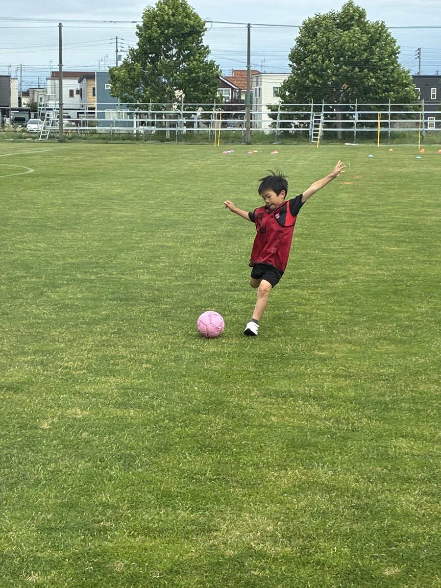 sassy343104's tweet photo. 今日は、ここから。
こんなところでサッカーとは、羨ましいな。
#SSAP
#SFAキッズ
#JFAキッズ
#SPORTSDEPO https://t.co/7frW0u3B9Q