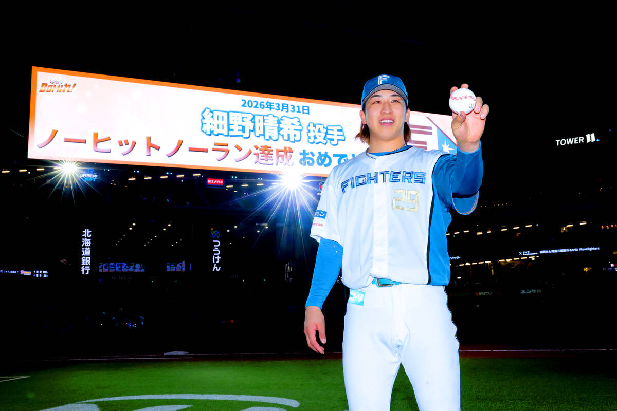 X4DGqtJMKO21242's tweet photo. 今季前半戦のファイターズ熱盛シーンを挙げるなら間違いなくこの3つ、もはや説明不要 https://t.co/r4BDxCOHZ6