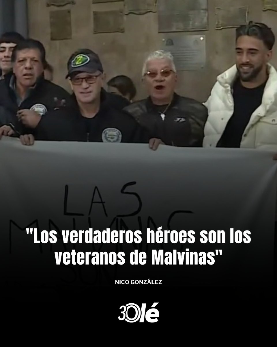 DiarioOle's tweet photo. 🥹🇦🇷🩵 "ME EMOCIONA DE VERDAD. Hay que AGRADECERLES A ELLOS, NO A NOSOTROS"

Nico González fue recibido en Escobar y habló sobre los veteranos de Malvinas presentes y el partido ante Inglaterra

🗣️ "Como lo dijo Scaloni en su momento, para nosotros era solo un partido de fútbol. Pero de a poco se fue formando una burbuja, que podíamos quedar en la historia. Creo que lo hicimos de la mejor manera y dejamos al país en lo más alto"