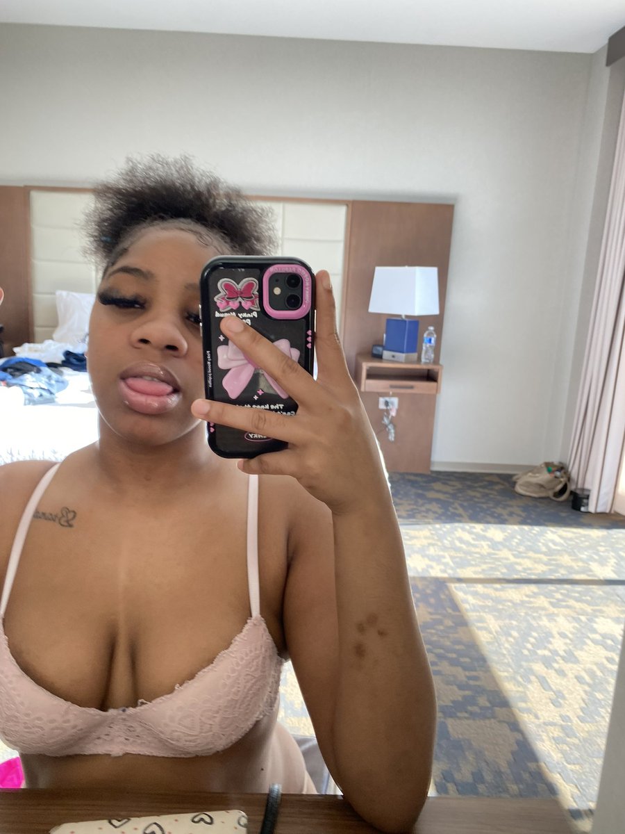 luvelishiaa's tweet photo. Just made 1k 🥹 https://t.co/bEYpma3DI9