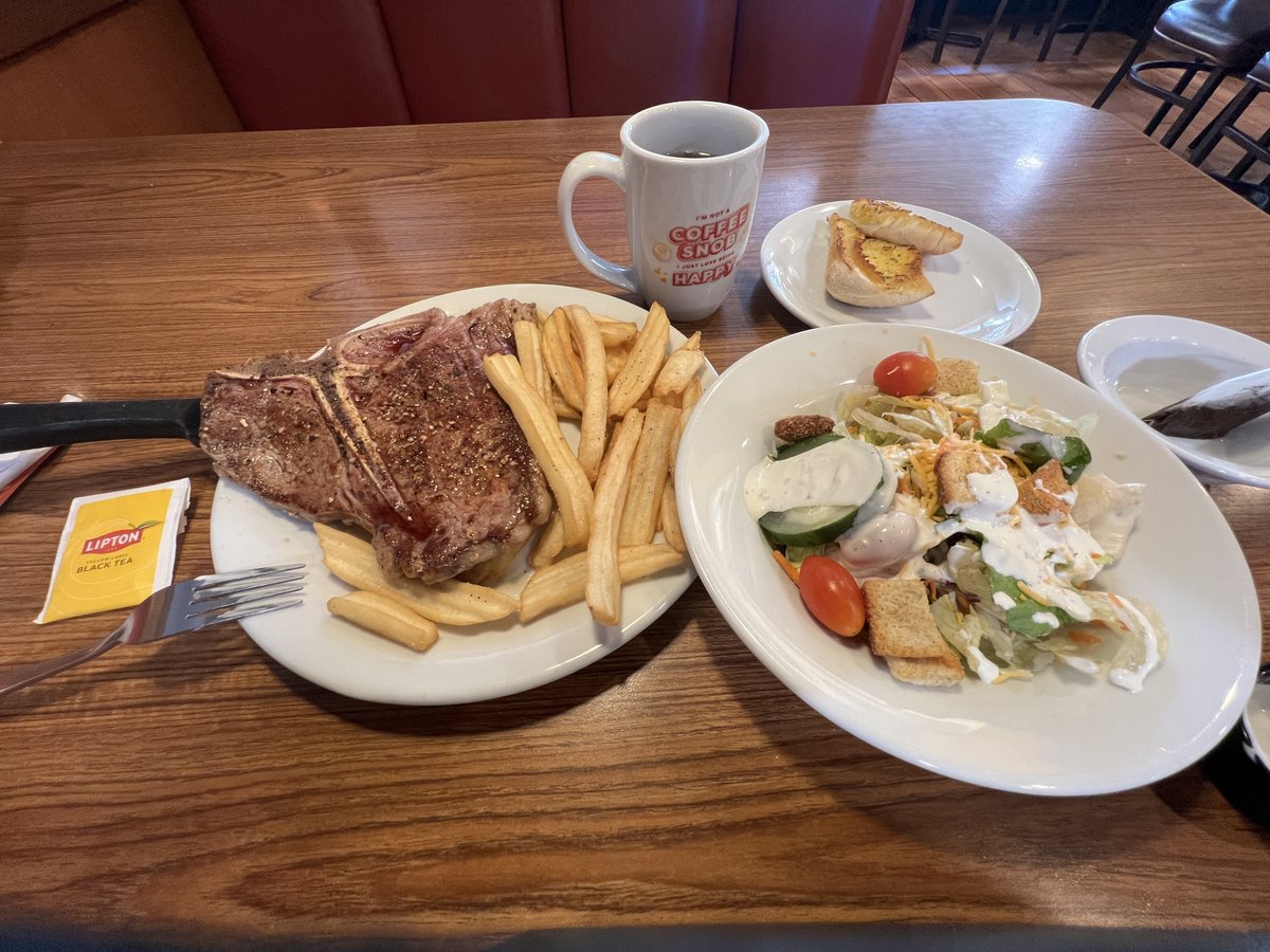 harabich's tweet photo. すごい腹が減ってたので
デニーズのTボーンステーキに挑戦したのだが
ちょっと、いやかなり後悔している https://t.co/BKJQ6xAq2u