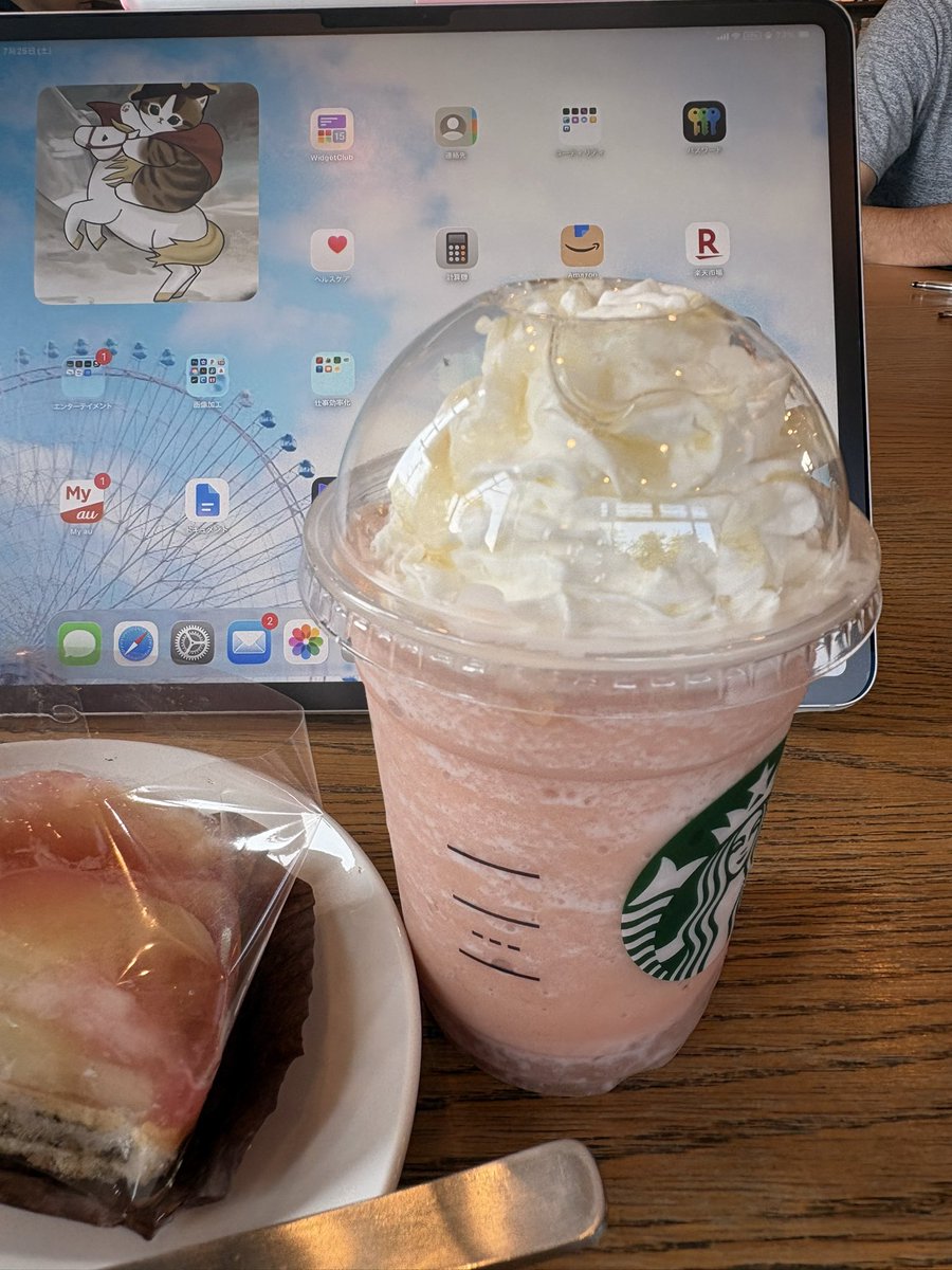 gorogoro_nao's tweet photo. どうしてもあきらめがつかなかったので、もものフラペチーノがまだ、ある店舗を探したら、あった！
白桃andアールグレイタルトと一緒に💕
 #Starbucks
 #もものフラペチーノ
 #立川若葉店 https://t.co/35JqKaJyQe