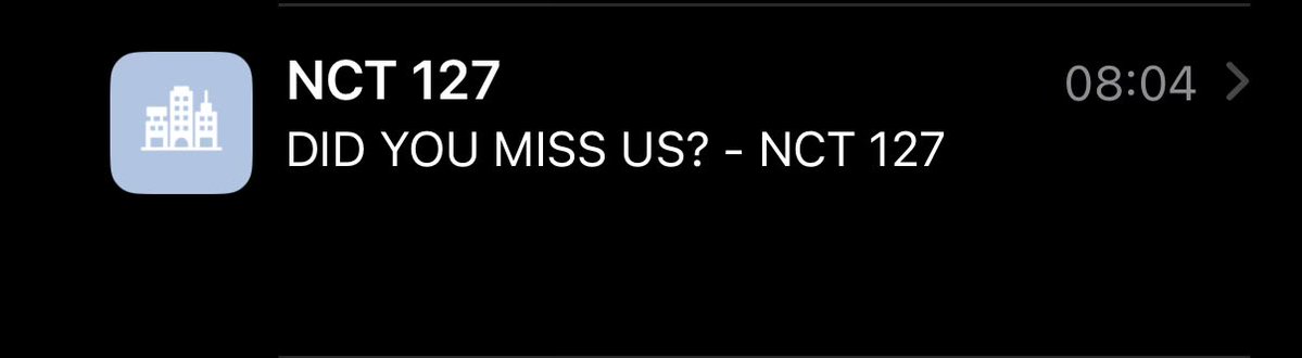 holomp3's tweet photo. everyone in america getting a text and i’m getting an email why are we in a business relationship https://t.co/mJkKTEstCy