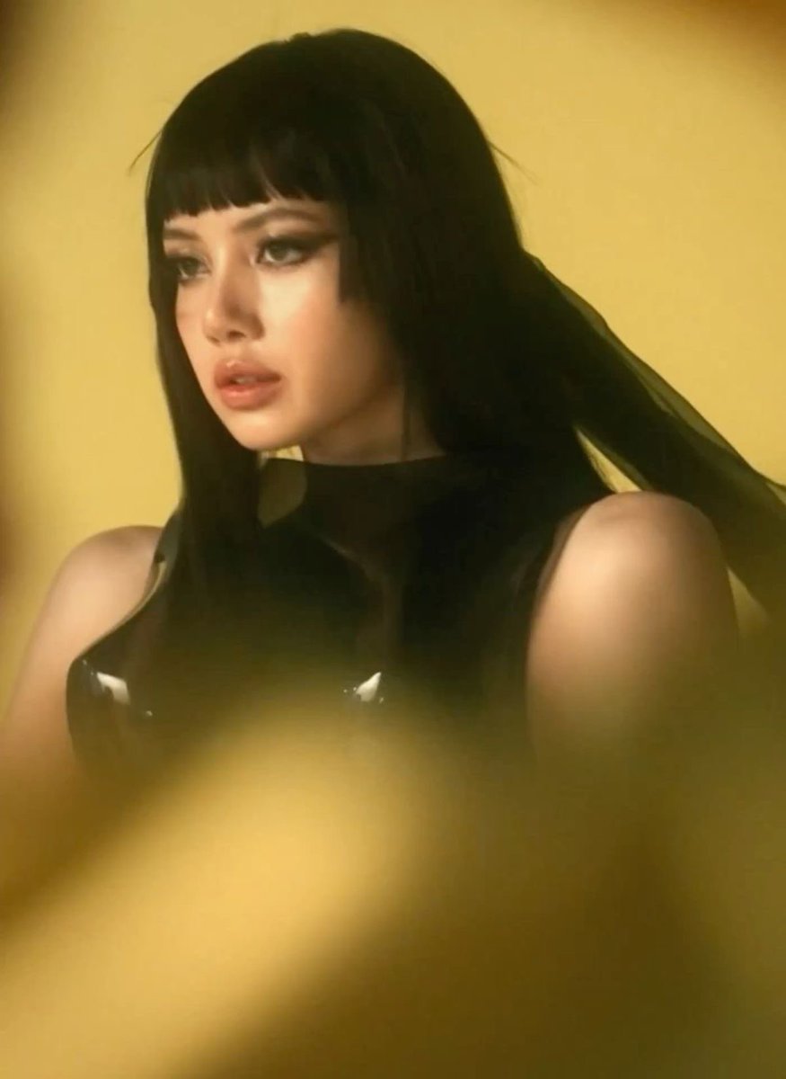 itt_girrl's tweet photo. DOLL                                             REAL https://t.co/0ymgL2kSQY