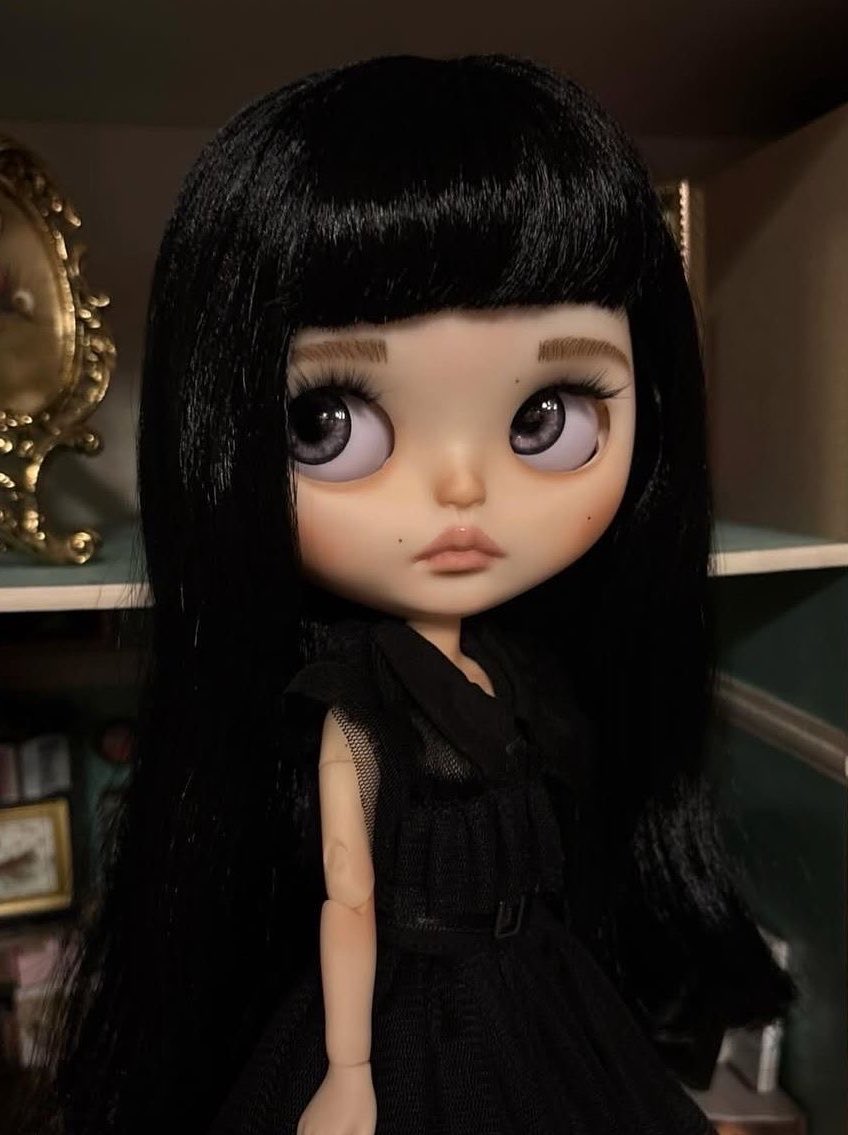 itt_girrl's tweet photo. DOLL                                             REAL https://t.co/0ymgL2kSQY