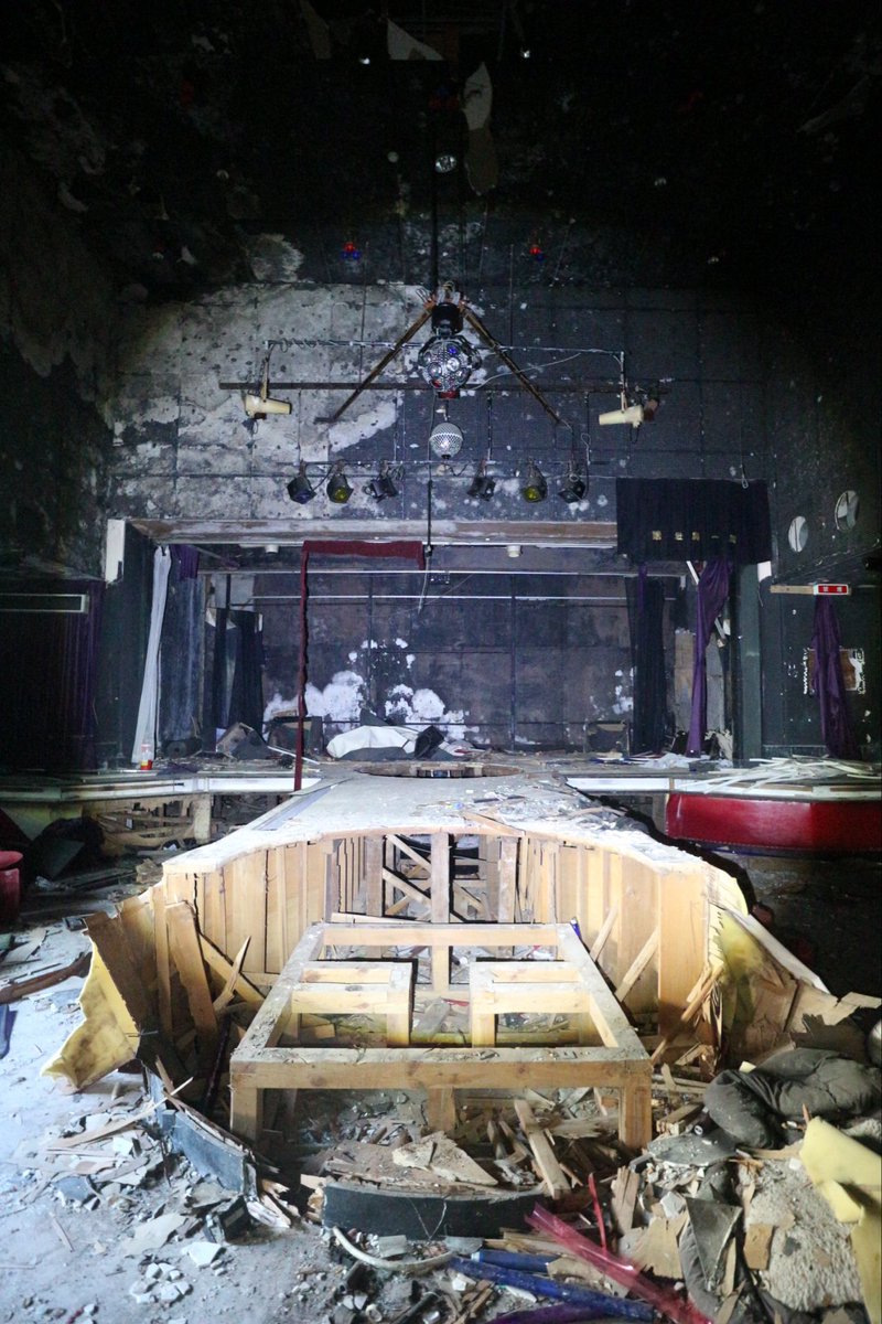 TetsuyaUta79's tweet photo. An unfinished the first strip club.
"未完成のストリップ第一劇場"

#abandoned
#廃墟
#urbex
#心霊
#japan https://t.co/fcFGL27x95