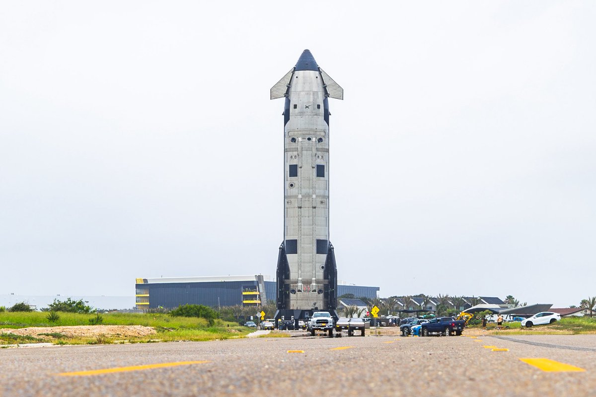 michaelsrockets's tweet photo. when you know the scale it makes these things sooo much crazier to see.

wow. https://t.co/l2nwbKgA5I