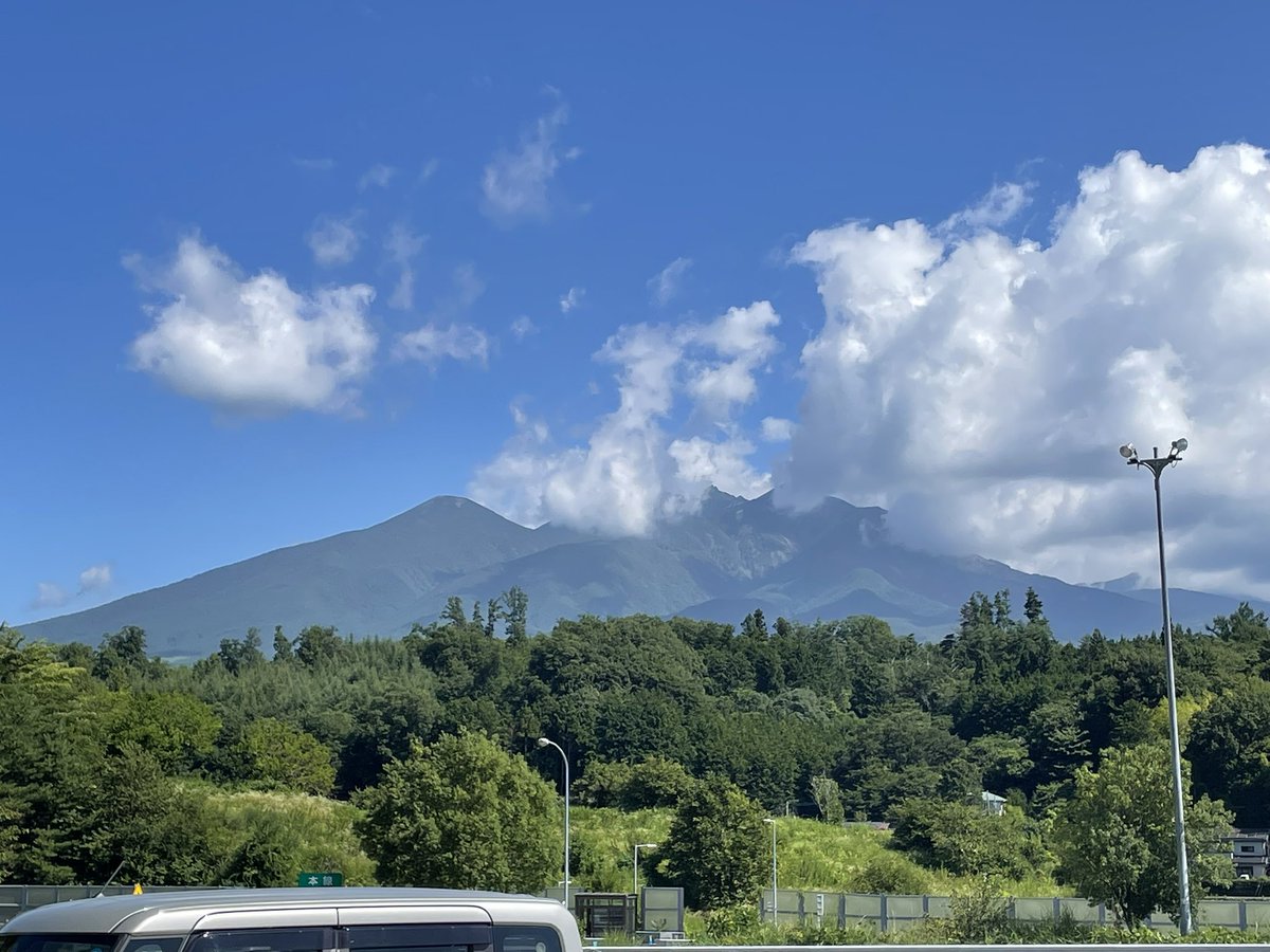 CafeBlossom's tweet photo. 夏八ヶ岳。 https://t.co/L3ISbhZ6fn