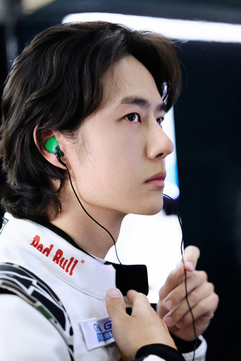 giegriffin's tweet photo. วันนี้ออกมาให้เห็นเยอะ ๆ หน่อยนะอู๊ด

#WangYibo #หวังอี้ป๋อ #王一博
#85Racing
#YIBO85 https://t.co/GrTZVeudoC