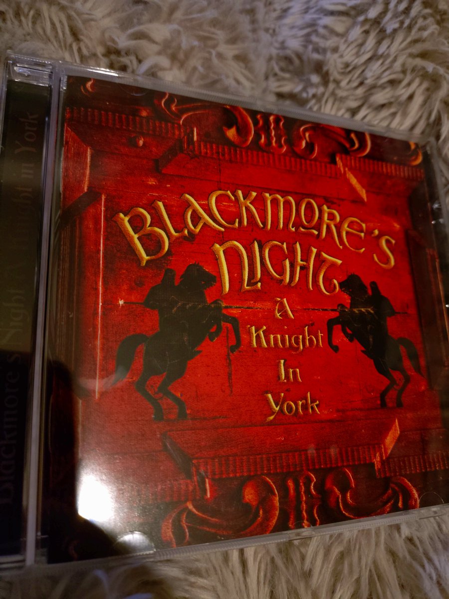 HIPHOP90s's tweet photo. Blackmore's Night
A Knight In York https://t.co/klNaCy2jBM