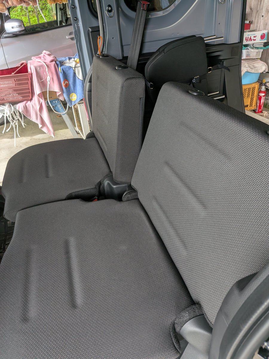 yasu_r40's tweet photo. 今週末は雨で気温も低めなので、N-VANでやりたかった最後の作業でリヤシートのリクライニング加工してます。後ろに人乗せることは殆どないと思うけど、とりあえずやっておこうかなと。実際に座るととても座りやすいです。N-VANも発売から結構経つので、先人の知恵に助けられてます。ありがたいですね。 https://t.co/369md8Gik9