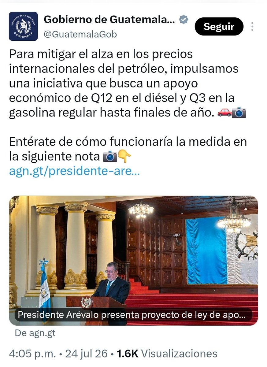 CEDEguate's tweet photo. 2023 Y 2026:
BERNARDO 2023: Asevera que los subsidios al combustible son corrupción y que se va a los bolsillos de los distribuidores [Imagen 1 y Video]

BERNARDO 2026: Usa miles de millones de quetzales del presupuesto para otorgar subsidio al combustible y el dinero va al bolsillo de los distribuidores. [Rueda de prensa de hoy -Imagen 2-].

En 2026 Bernardo hace lo mismo que criticaba en 2023 ¿Entonces? 

Pd
Usted que votó e hizo un escándalo por Arévalo ¿Cómo se siente al ver lo mediocre y corrupto que es a quien eligió? ¿Se quedará callado o le reclamará?