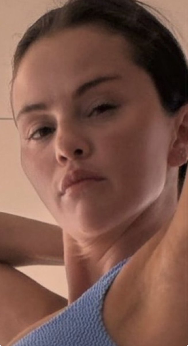 saisuonro's tweet photo. @crackgalore You mean facebodytune?! Selena isn’t hitting the gym anywhere unless it is to snort drugs off the equipment 

#benny’speedrinker https://t.co/8zm6jTBP64