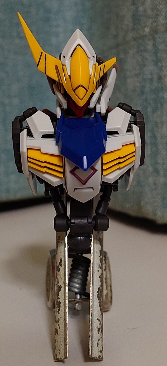 Fuji5757's tweet photo. HG バルバトスアダプト進捗。

ブレードアンテナのフラッグ処理に手間どったけどやっと上半身完成。

実物の茶色はもう少し明るいかな😅

#ガンプラ https://t.co/nCWTUKnn2M