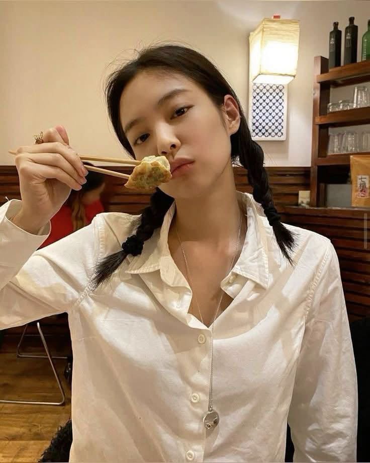 kupdateid's tweet photo. Pov:You’re on a date with Jennie Kim
#jenniemoonxciize #jennie https://t.co/calCmNlPVD