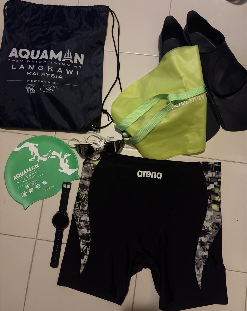 akmlhazm_'s tweet photo. Why would you run if you can swim??
#aquaman https://t.co/QJ9d4ttYyi