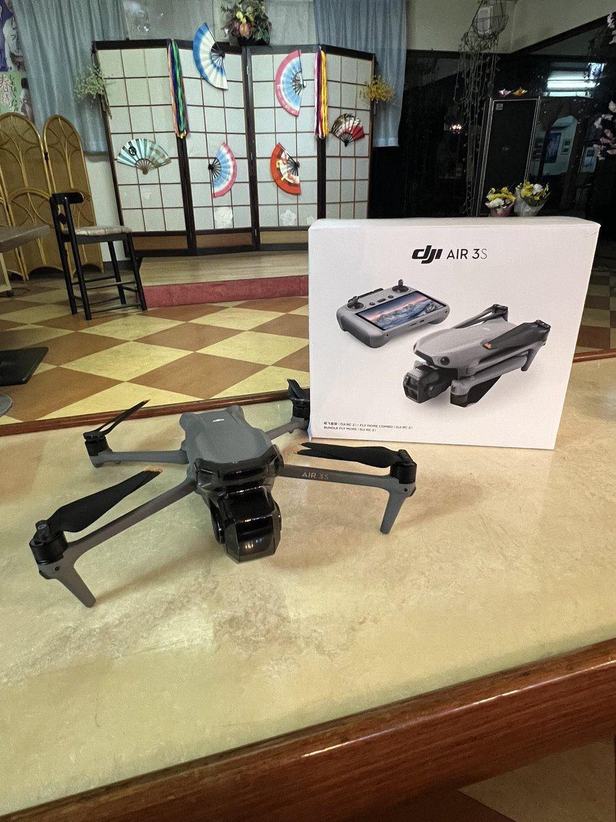 1031KID's tweet photo. #DJIAIR3S 新機体👀　#ドローン https://t.co/sQoCnIQxCG