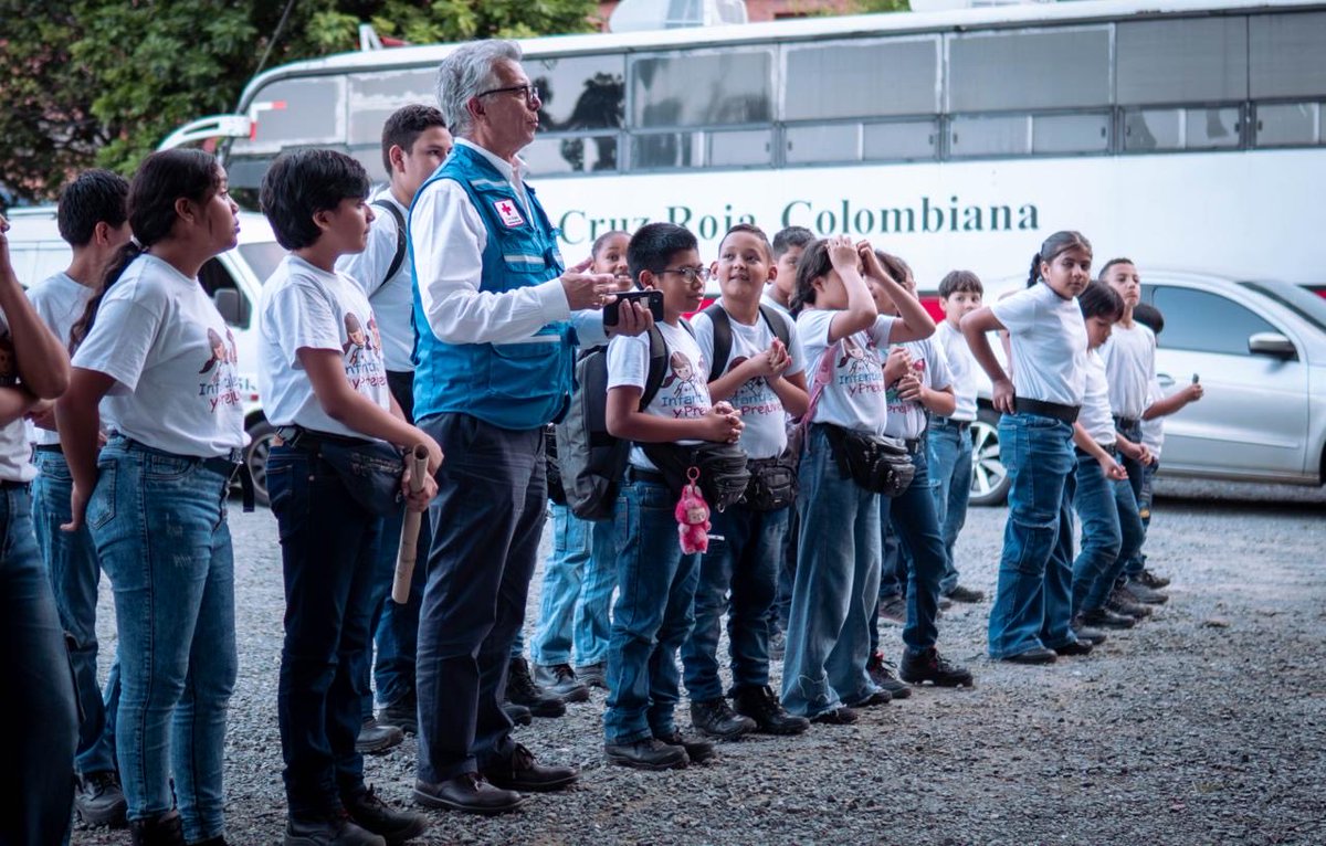 waltercotte's tweet photo. La #CruzRojaColombiana se fortalece cuando une acción humanitaria,sostenibilidad, eficiencia y voluntariado.Escuchar e incluir voluntarios en gobernanza y toma de decisiones , fortalece nuestra democracia interna y multiplica nuestro impacto + participación. + humanidad. ❤️🤍 https://t.co/gYp7PEhxDQ