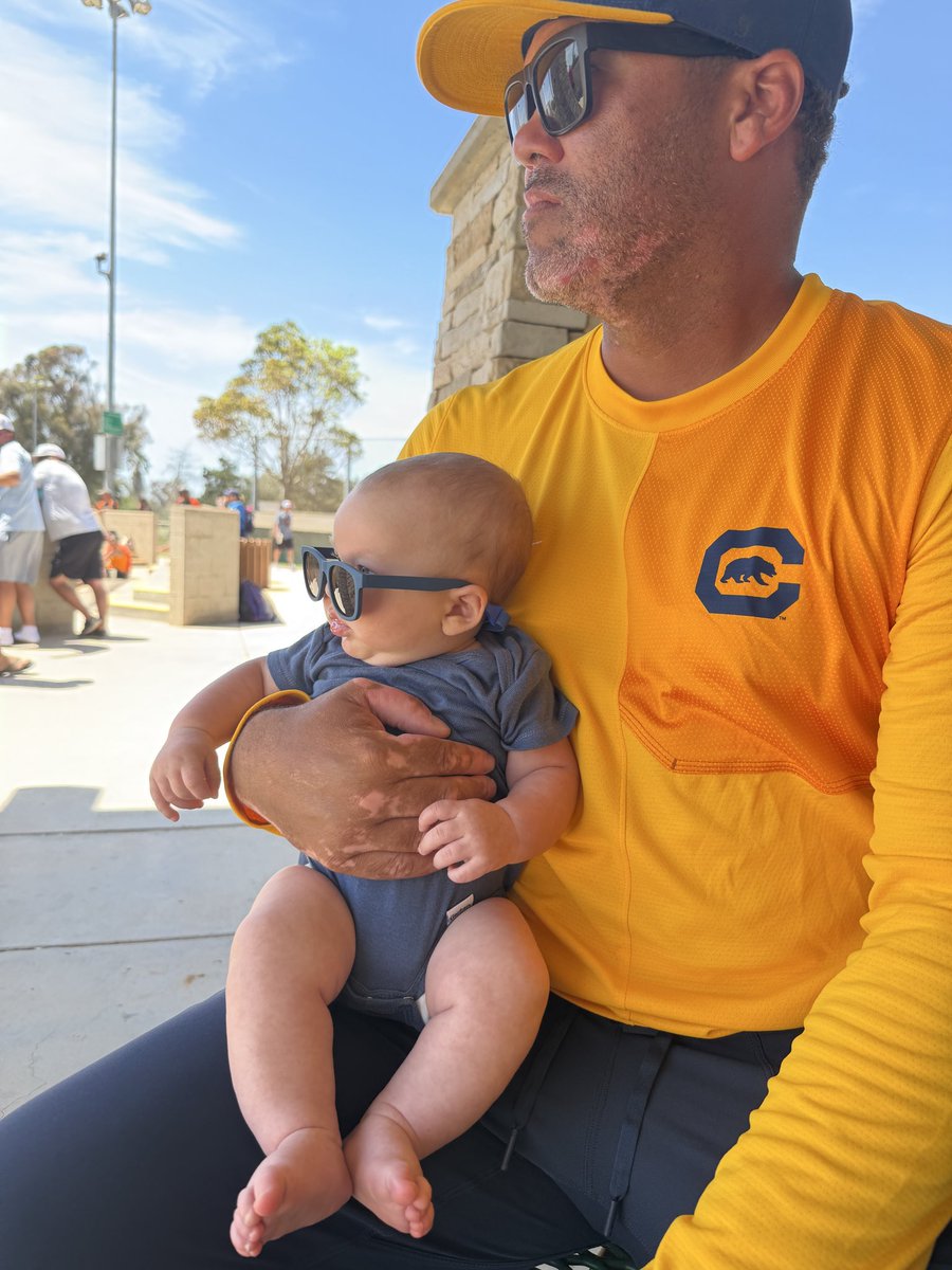 CoachRexCal's tweet photo. Out watching some future bears at PGF with the best little recruiter 🐻🥎  @CalSB @CoachSingCal https://t.co/eRaUO7jgja