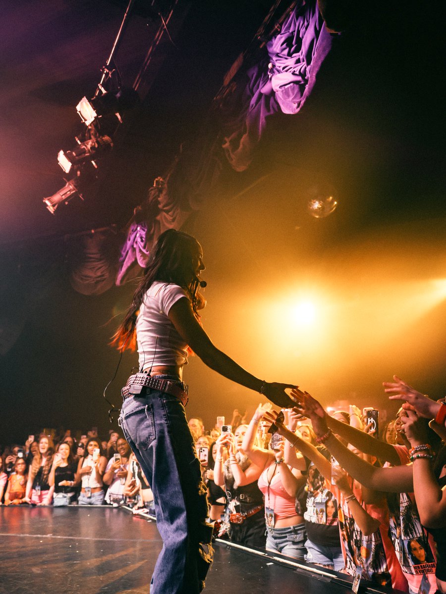popstarky2005's tweet photo. u guys sold out my first headline showwww😭😭🥲🥲❤️❤️ getting to sing these songs with you and playing valley girl problems live for the first time was truly a moment i’ll never forget. thank you for bringing the ENERGYYYY qts i love u so muchhhhh xx

valley girl problems out now <3333 🥹🌴🌴💕💕