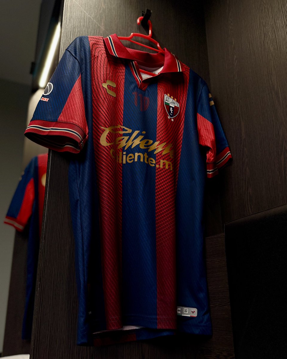 Atlante's tweet photo. El mejor jersey del futbol mexicano 🤩 

La Azulgrana de los Potros de Hierro del Atlante 🔵🔴🐴 https://t.co/YqQQYrjiu4