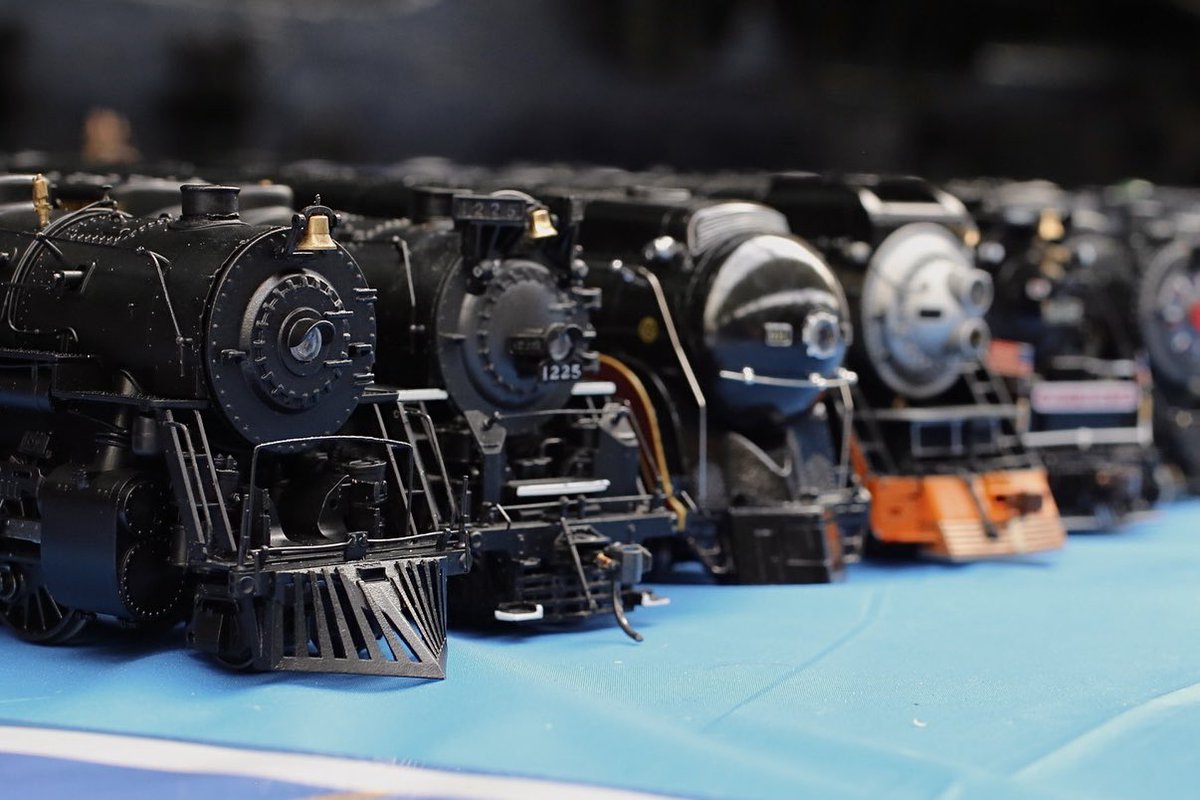 TrainStorm1225's tweet photo. Just a few hours to go!

I’ll be displaying my own work along with American items from various different modelers. If you see me, please come say hi! https://t.co/DVRY5HE2nl