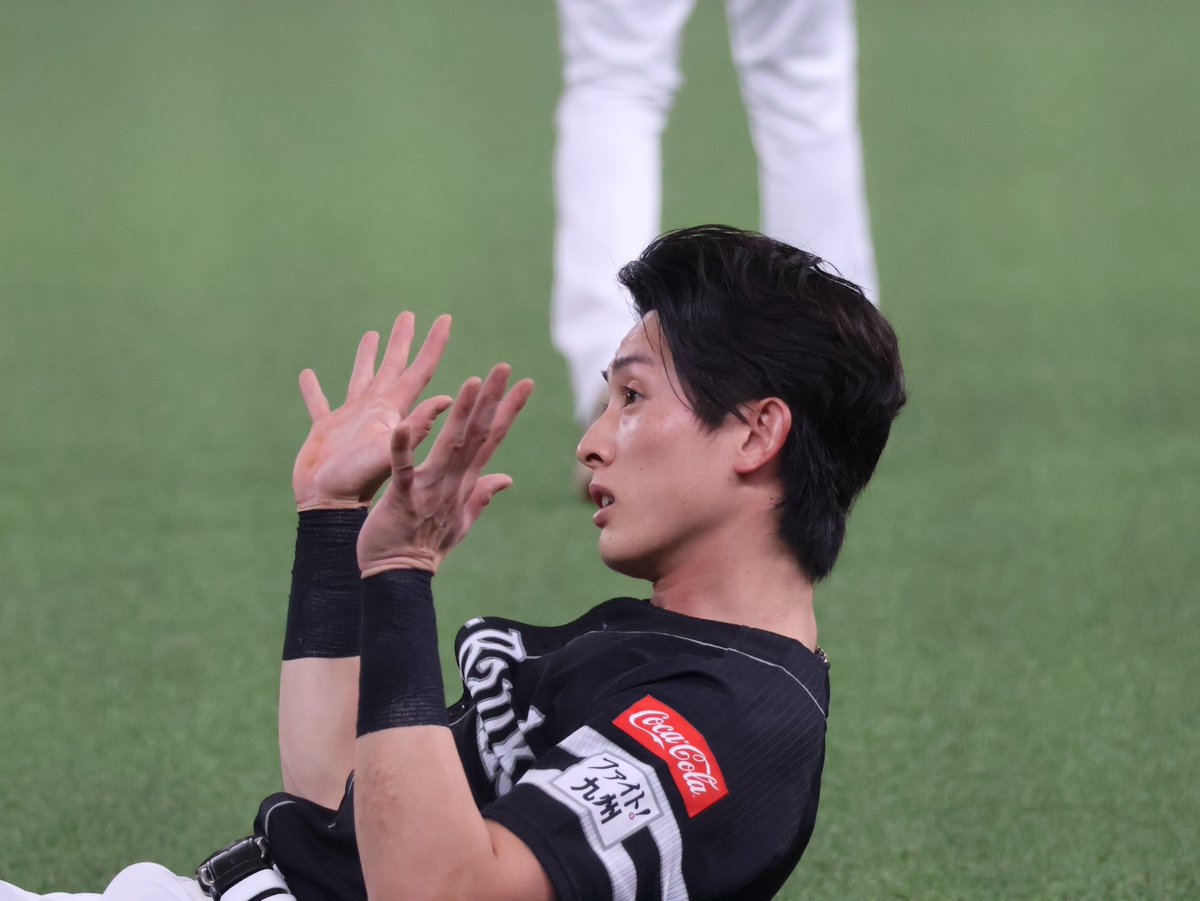 11izm6's tweet photo. ストレッチ目の前で堪能させていただきまして🙏3枚目の👐の顔🫣まつ毛まで完璧 https://t.co/KmJExaFm0f