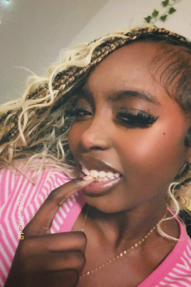 xo_interludee's tweet photo. #whobadasme #chocolate #wlw https://t.co/81oVWxsyGr