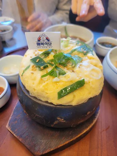 essentialjpn's tweet photo. サダン駅でサムギョプサルを食べるならここ！

当院から徒歩圏内の매복식당（メボク食堂）🥩

スタッフさんが最後まで焼いてくれるので、初めてでも安心😊
香ばしく焼き上げたお肉はもちろん、キムチやソースとの相性も抜群！💗

施術を受けた後のごはんにもおすすめです🍽️ https://t.co/Db5brXVxyy