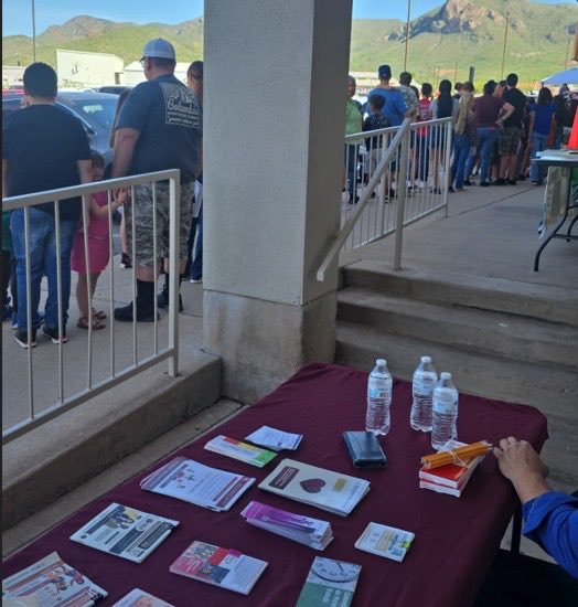ConsulMexDou's tweet photo. El #ConsulmexDouglas participó en “Bisbee Back 2 School”, compartiendo información sobre protección consular, asesoría legal y oportunidades educativas en México. 🇲🇽 ¡Acércate a tu Consulado! #ProtecciónConsular #AsesoríaLegal https://t.co/m4VDNuOZVC