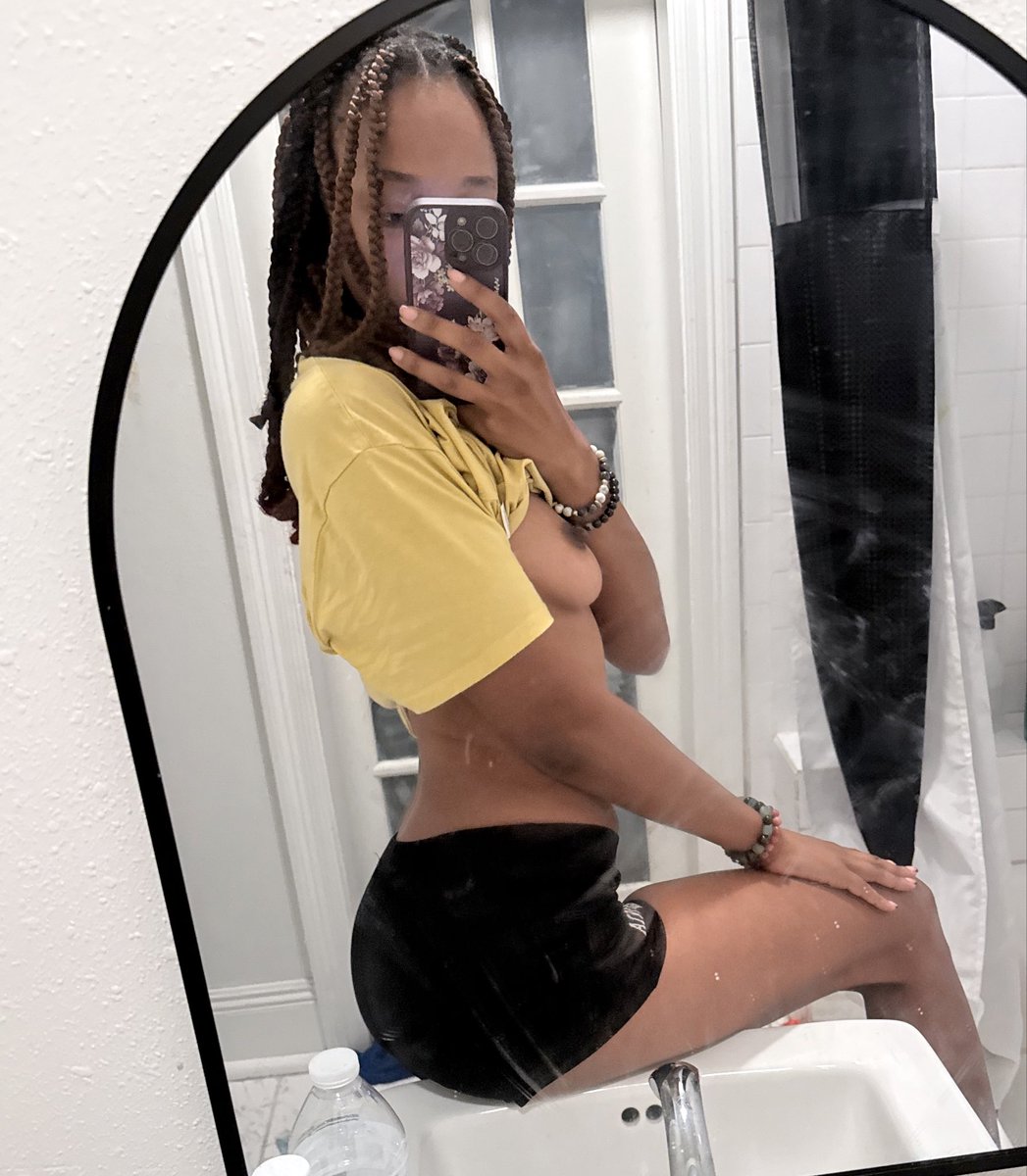 pwcslayer's tweet photo. Like this if you love PYT 🤪 #pyt #pyttt #nsfwtwtًً https://t.co/AsgPyY5umC
