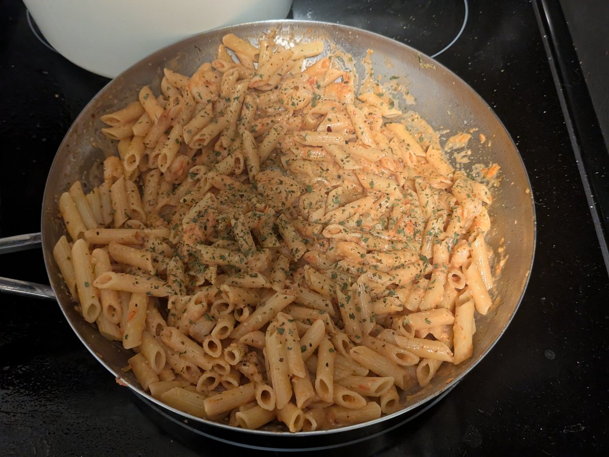 JEclectic9650's tweet photo. Shrimp penne with homemade vodka sauce https://t.co/25R0ZSUkks