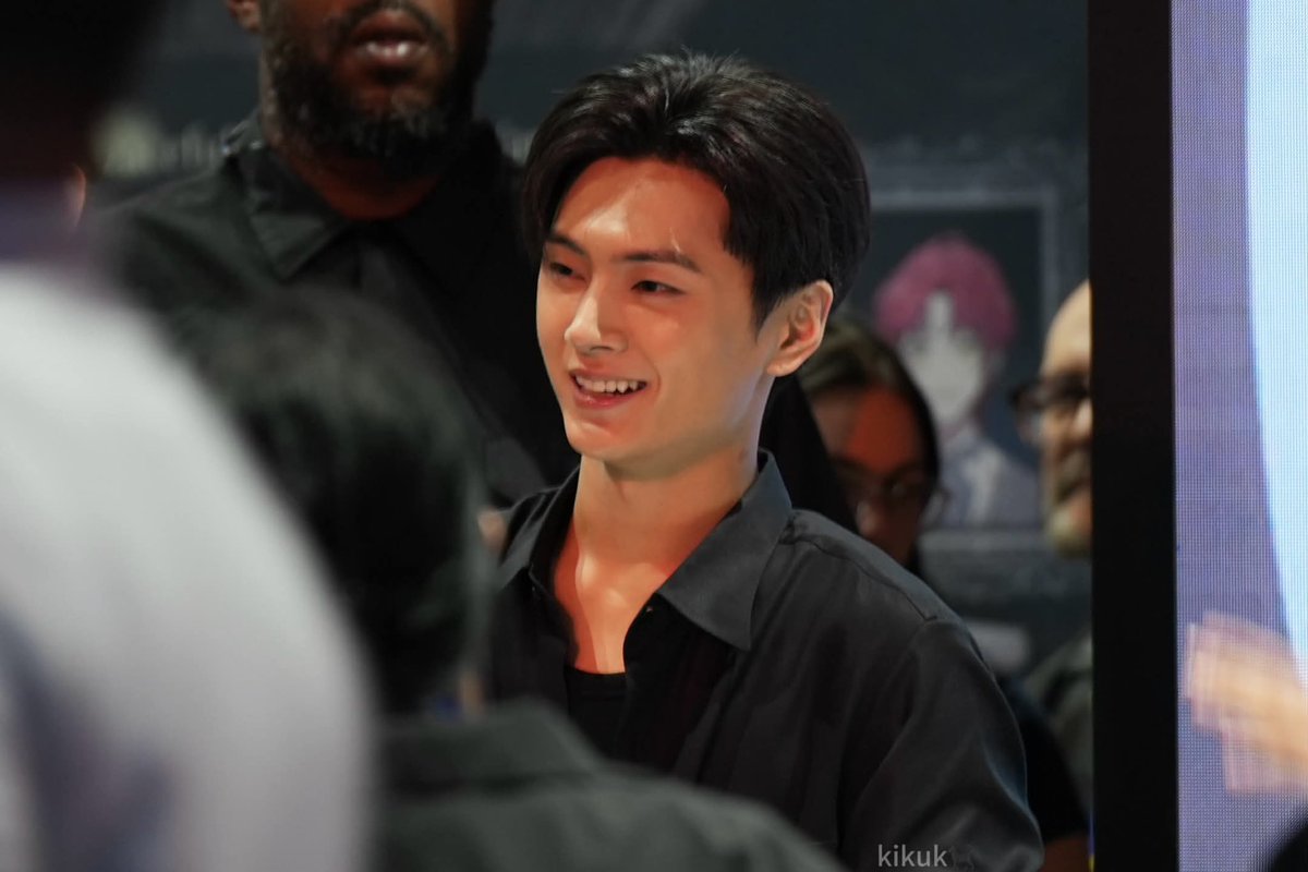 jjjongvely's tweet photo. when he smiles my heart collides https://t.co/JoPHWHhKre