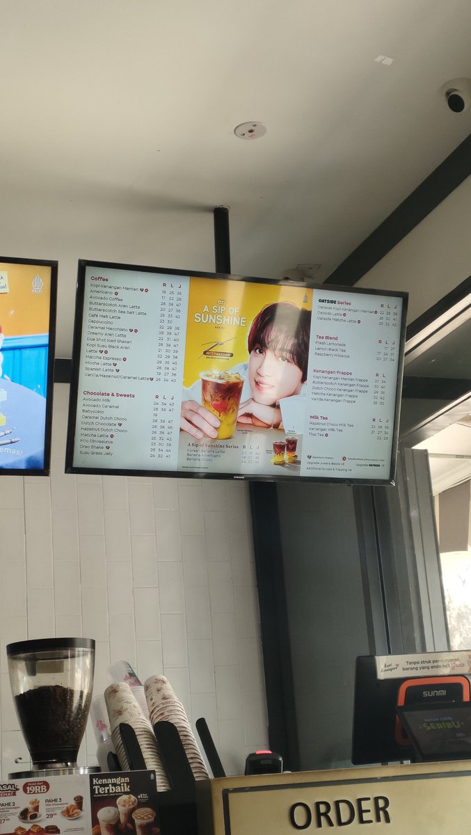 checaan06_'s tweet photo. pas lagi nungguin pesenan, Abang barista nya (kayaknya lagi bacain nama2 yg ada di struk) tiba2 ketawa sambil nyeletuk gini "hemm Haechan girlfriend.. iyadehh.. Haechan girlfriend" aku cuma bisa senyum2 sendiri wkwk
*btw itu bkn pesenanku yaa yg dibaca, soalnya aku pake nama asli https://t.co/mqvunv7pkO
