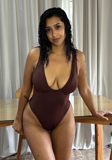 FloreBloomyd's tweet photo. @gigiimami Beautiful body, and mine? https://t.co/4hd7ebK2qz